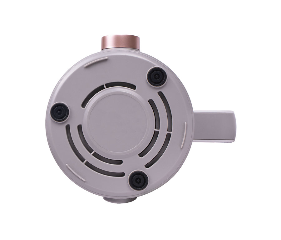 Die Unterseite eines grauen Steba Vegan-Drink-Makers »VDM 2 HOT & COLD« mit schwarzen Gummifüßen.