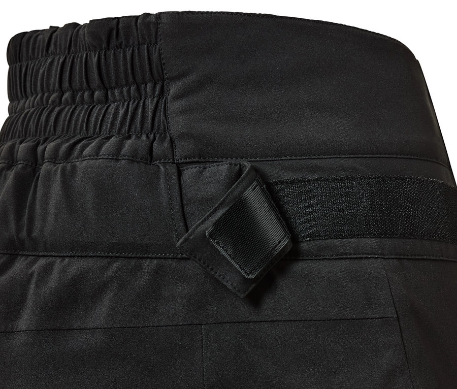 Detail einer High-Waist-Skihose.