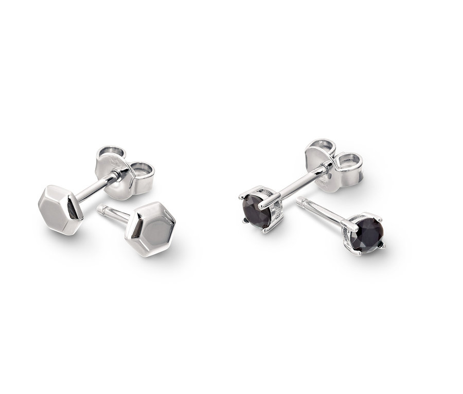 Zwei Paare 925 Silber Ohrstecker, ein Paar im Hexagon Design und ein Paar mit schwarzem Stein.