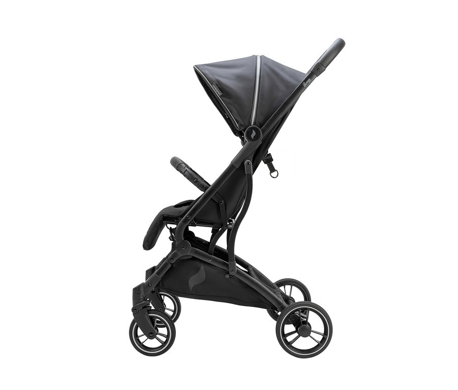 Detailansicht eines schwarzen Osann Sportwagens »Boogy«.