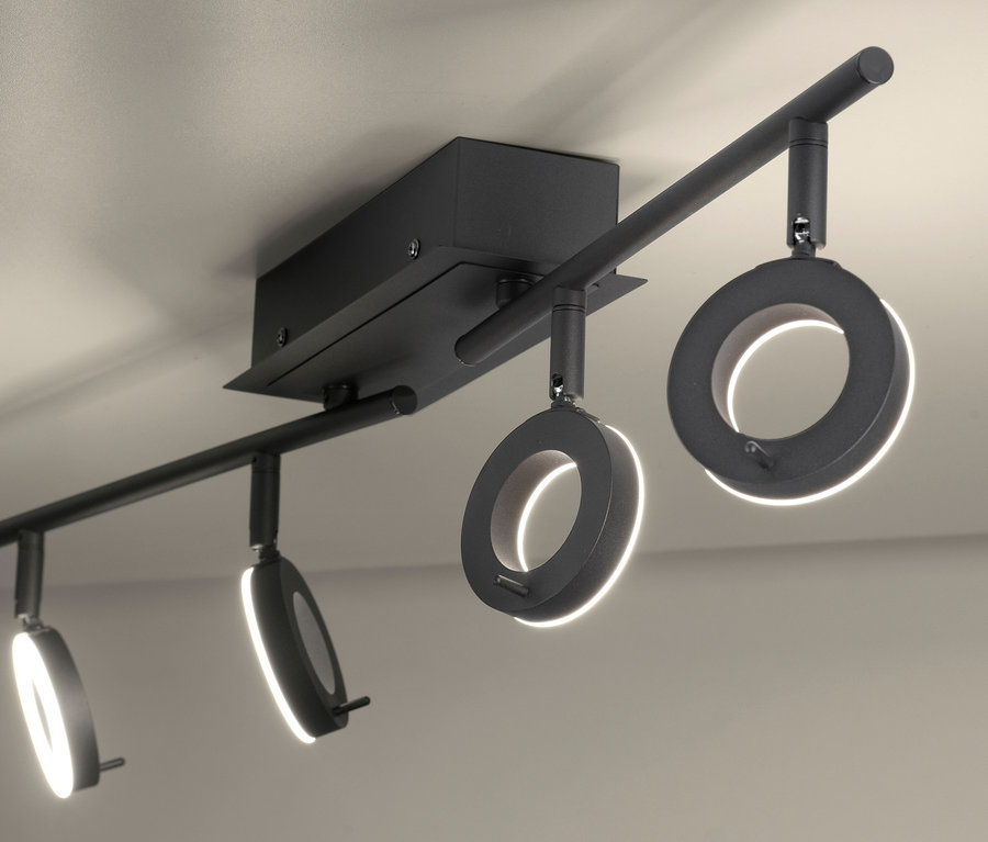 Schwarze Paul Neuhaus LED-Deckenleuchte »Sileda«, groß mit kreisförmigen Leuchten an der Decke.