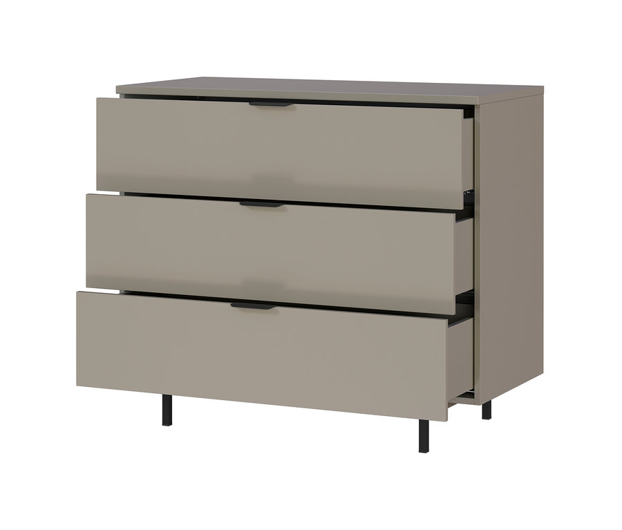 Eine beige Kommode mit Wickelaufsatz "Tomino" mit drei Schubladen, von denen zwei geöffnet sind.