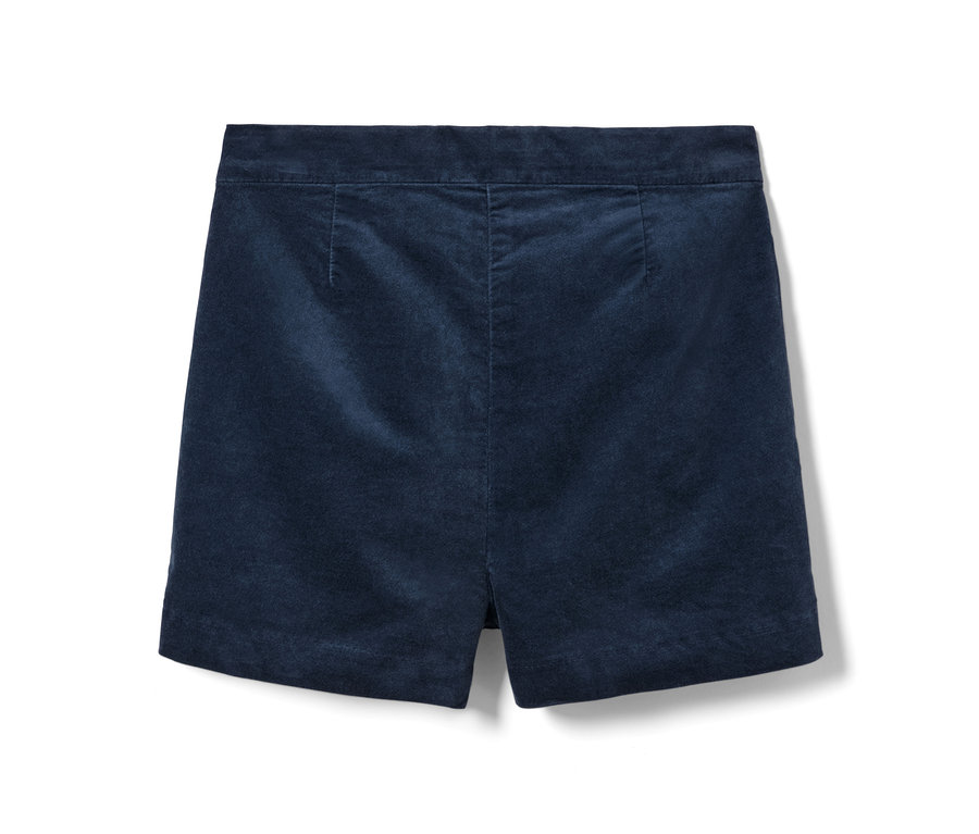 Detailansicht der Rückseite von Kinder-Samtshorts.