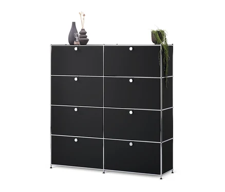 Schwarzes Highboard »CN3« mit 8 Klappen.