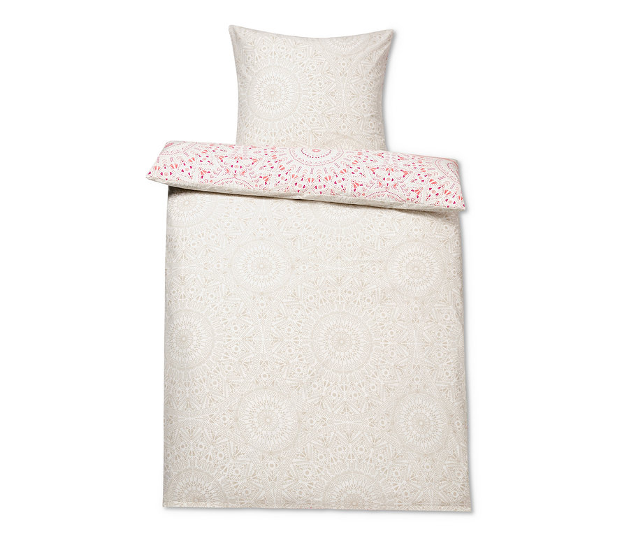 Beige Renforcé-Bettwäsche mit Mandala-Muster.