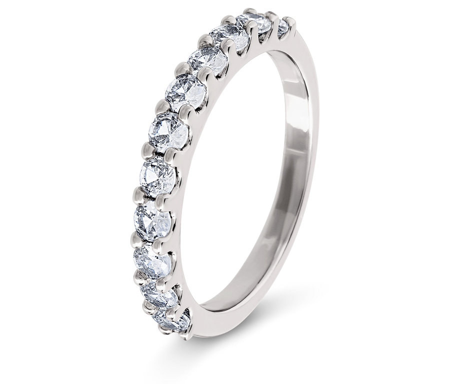 Silberring mit einer Reihe klarer Steine.