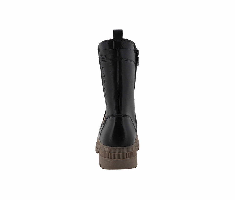 Schwarzer Lederstiefel mit Reißverschluss und brauner Sohle.