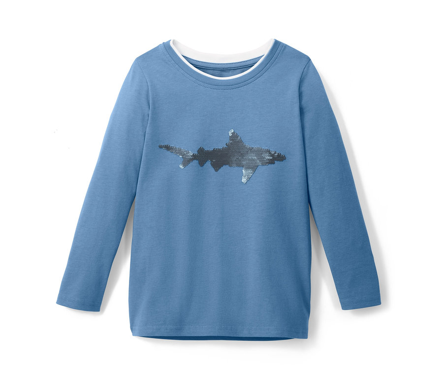 Blaues Langarmshirt mit Hai-Motiv in der Mitte.