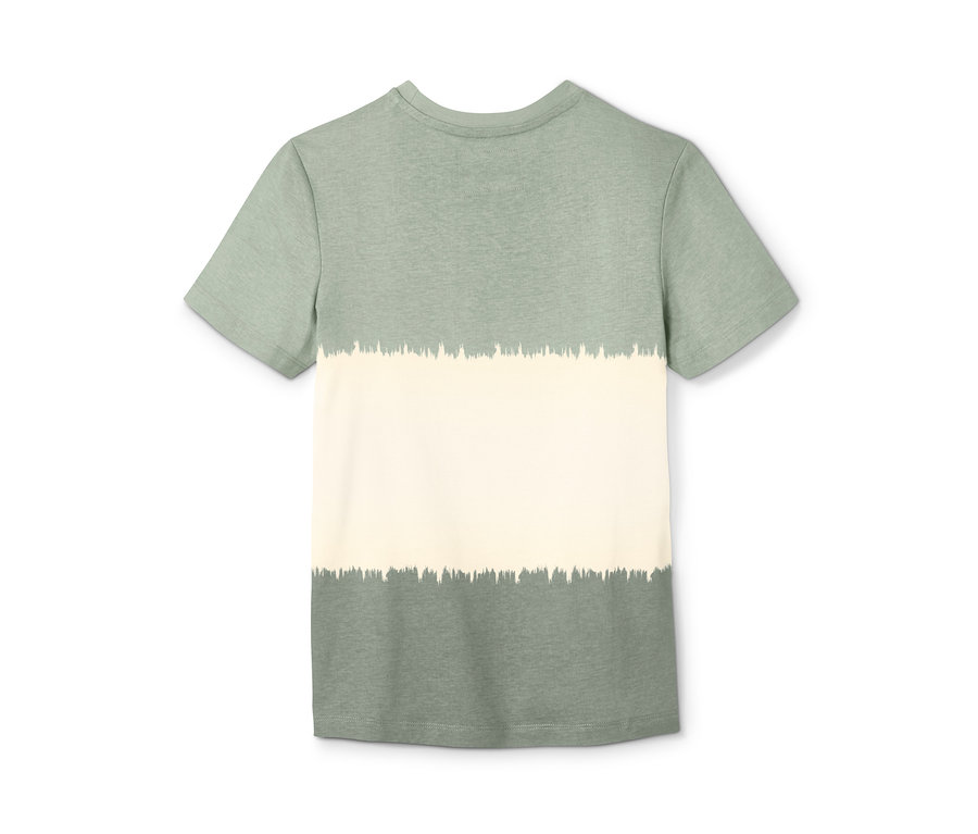 Grün-weißes T-Shirt.