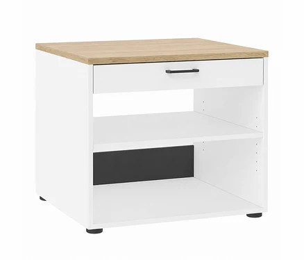 Weißer Schrank mit heller Holzplatte, einer Schublade mit schwarzem Griff und zwei offenen Fächern. Eine schwarze Rückwand ist im mittleren Fach sichtbar.