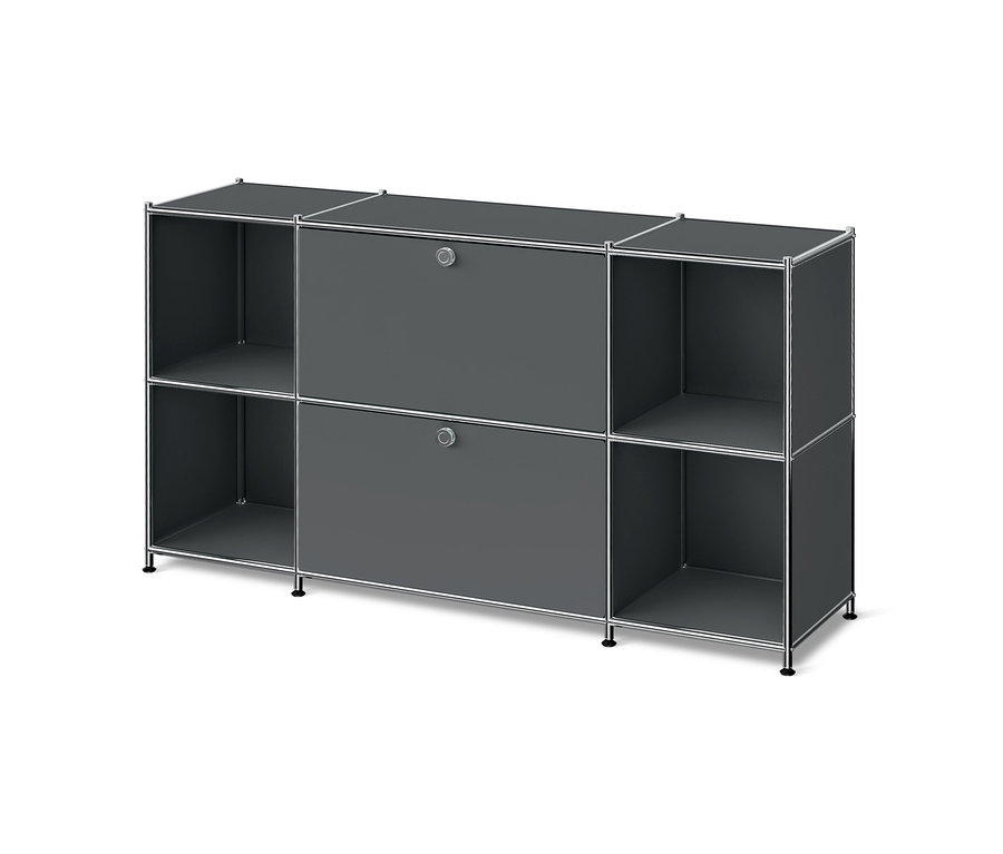 Dunkelgraues, modulares Sideboard mit verchromtem Rahmen, bestehend aus zwei offenen Regalfächern links, zwei geschlossenen Schrankfächern in der Mitte und zwei offenen Regalfächern rechts.