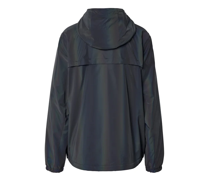 Rückenansicht einer dunklen, schillernden Jacke mit Kapuze, die je nach Lichteinfall grünliche und bläuliche Töne annimmt.