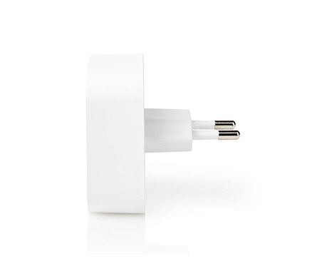 Weißer Netzstecker mit zwei Metallstiften, von der Seite gesehen.