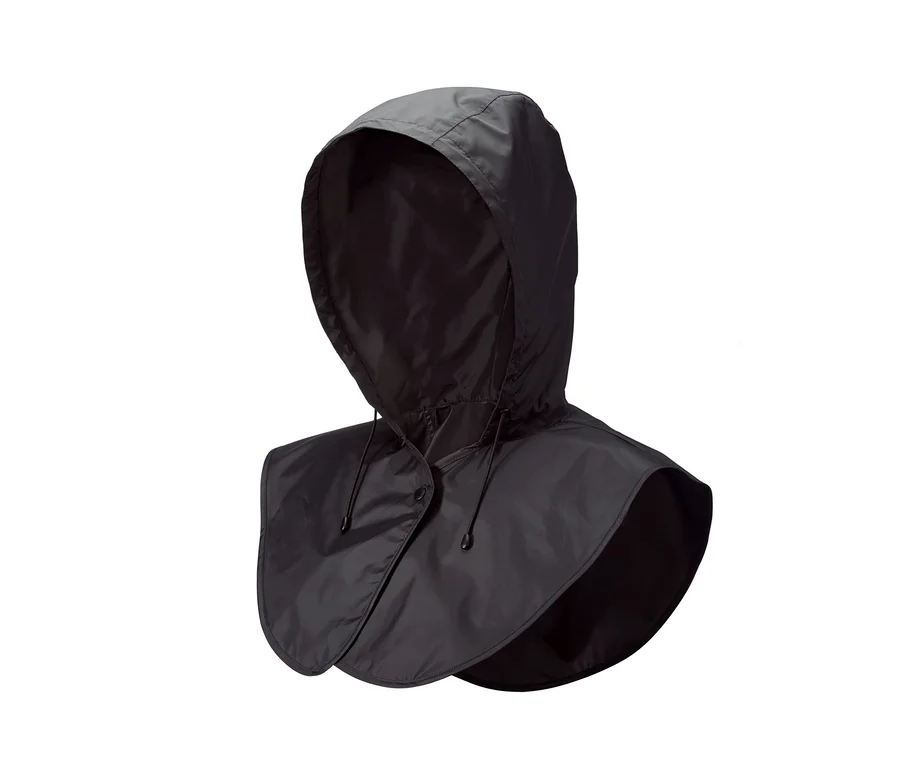 Schwarze Regenkapuze.