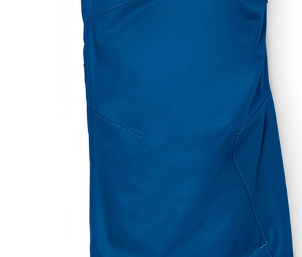 Detail einer blauen Skihose.