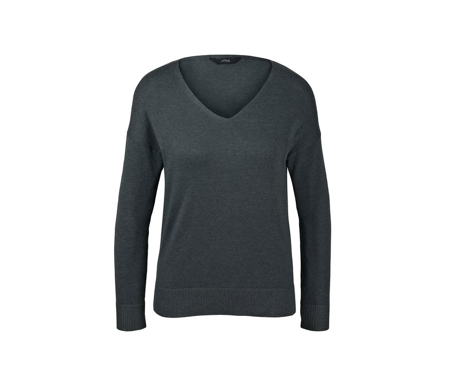 Grauer Feinstrickpullover mit V-Ausschnitt.