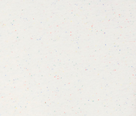 Detailaufnahme eines Langarmshirts mit bunten Sprenkeln.