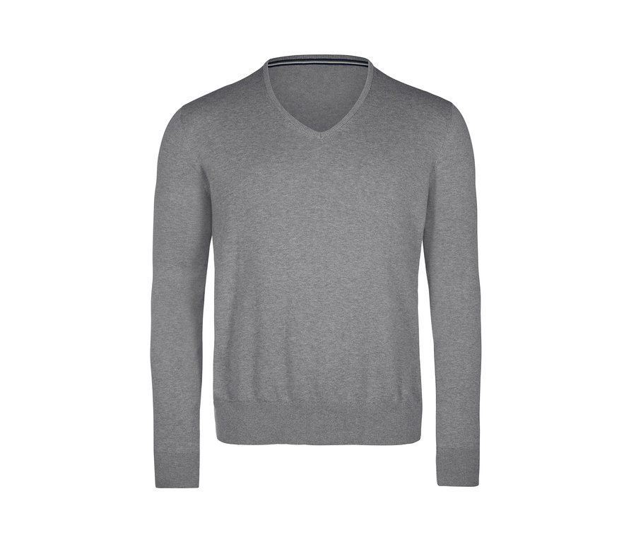 Grauer Pullover mit V-Ausschnitt.