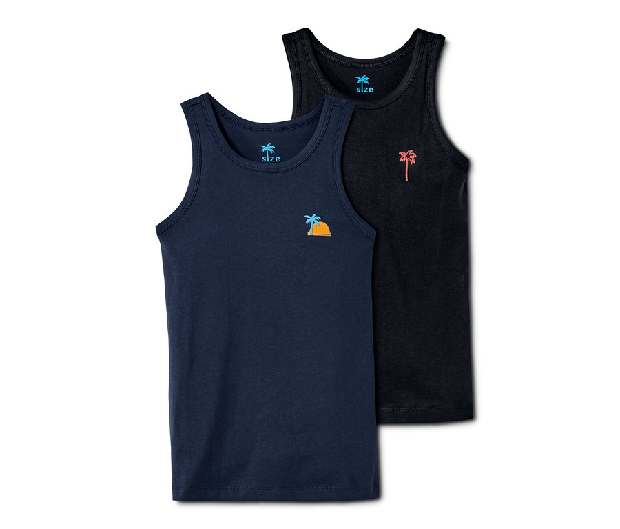 Zwei Tanktops: Dunkelblaues mit Palmen- und orangefarbenem Sonnenmotiv und schwarzes mit rosafarbenem Palmenmotiv.