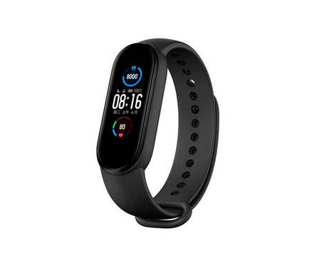 Nahaufnahme einer schwarzen Smartwatch mit schwarzem Armband, die die Uhrzeit 08:16 und Schrittinformationen anzeigt. Xiaomi Smartwatch »Mi Band 5«