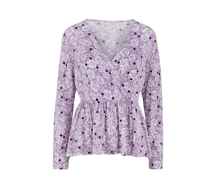 Lila Langarmshirt mit Blumenmuster.