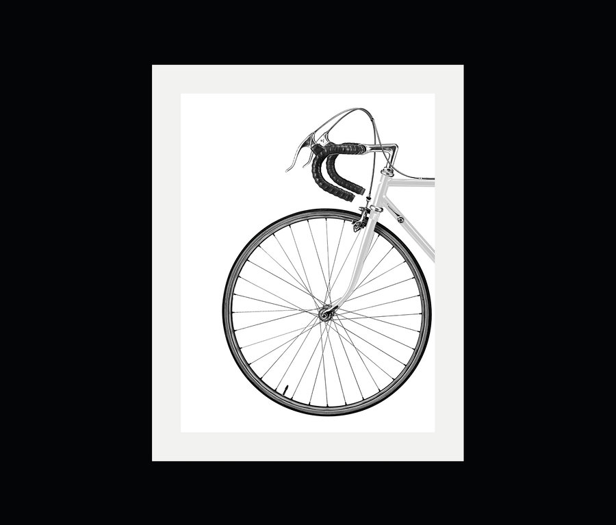 Nahaufnahme eines Fahrradvorderrads und Lenkers in einem der 2 Rahmenbilder, je 50 x 60cm.