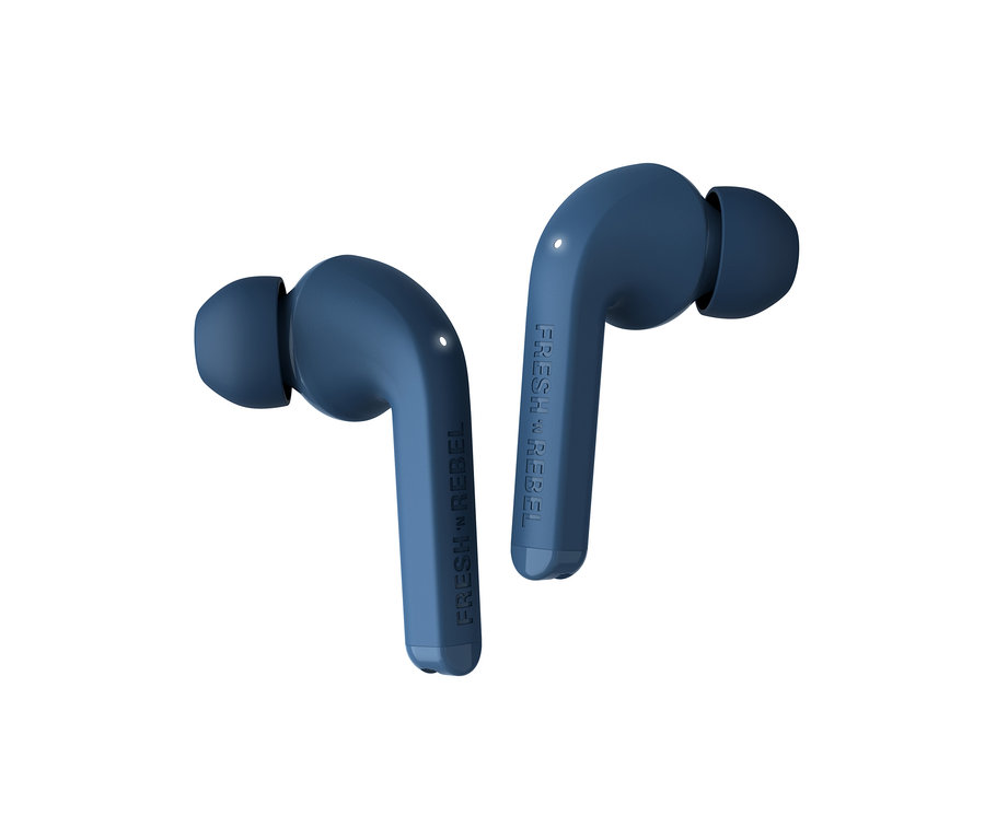 Zwei blaue Fresh 'n Rebel Twins 1 Tip TWS Kopfhörer auf weißem Hintergrund.
