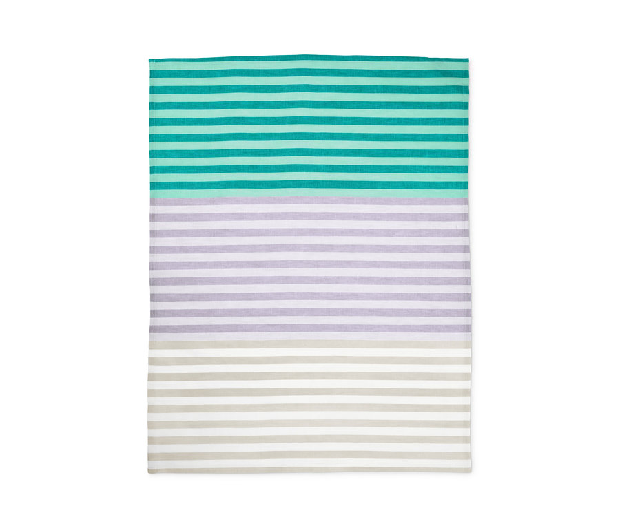 Drei gestreifte Geschirrtücher in Türkis, Lila und Beige liegen.