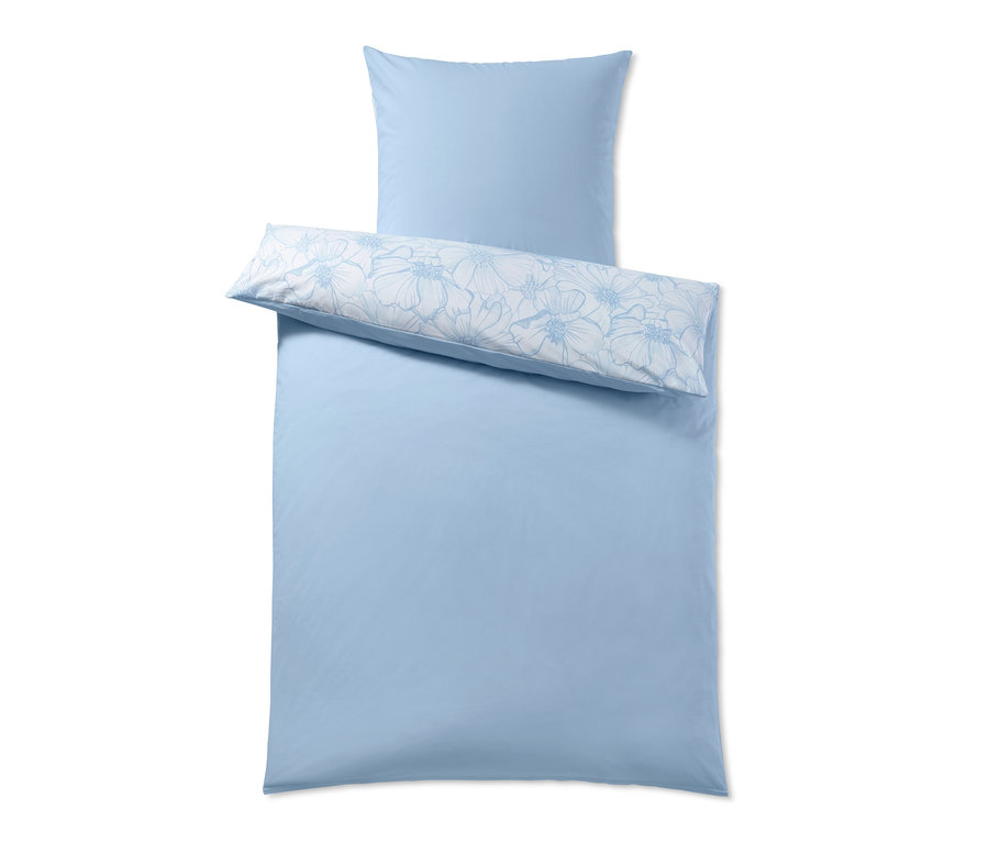Blaue Renforcé-Bettwäsche in Normalgröße mit Blumenmuster auf dem Kissen.