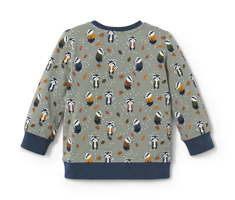 Rückansicht eines Pyjamas mit einem Muster aus Dachsen und Blättern.