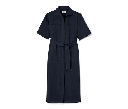 Marineblaues NAH/STUDIO Seersucker-Kleid aus Baumwolle mit kurzen Ärmeln, Kragen und Gürtel.