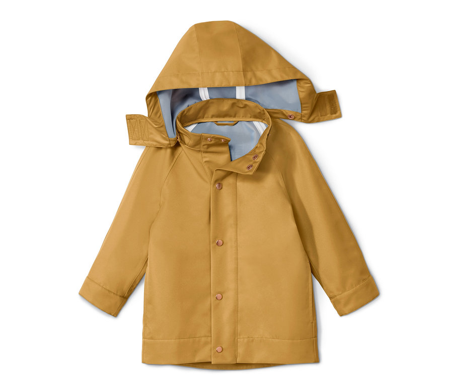 Gelbe Regenjacke aus recyceltem Material mit Kapuze und Druckknopfverschluss.