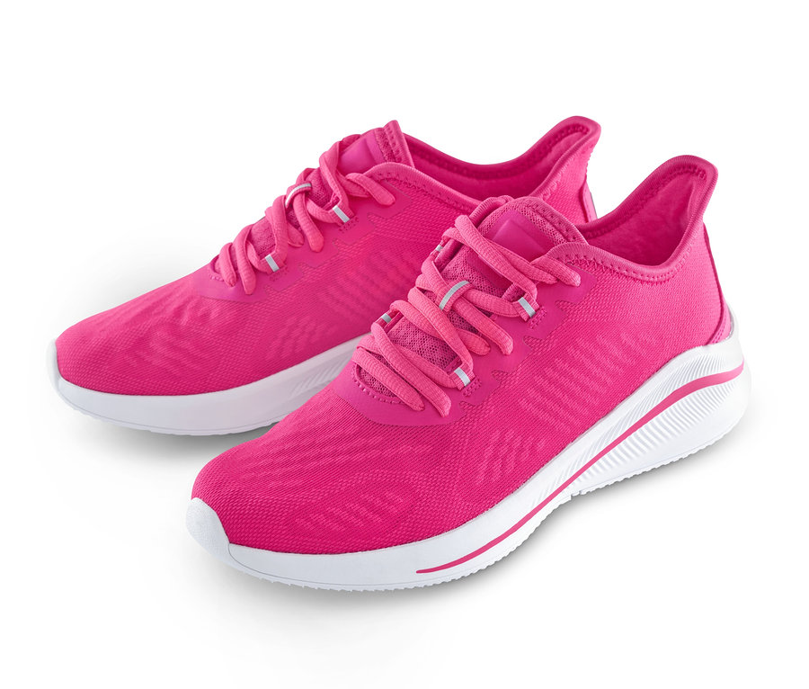 Zwei pinke Sneaker auf einem weißen Hintergrund.
