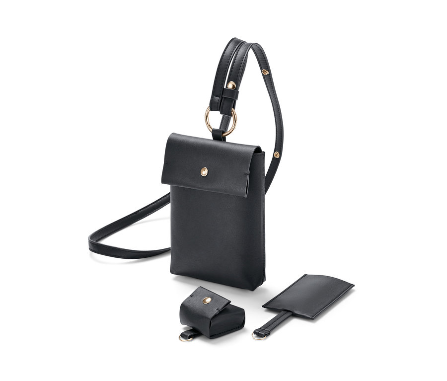 Schwarze Mini-Taschen mit Riemen und zwei kleineren Taschen auf weißem Hintergrund.