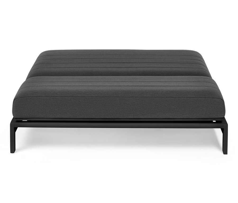 Eine anthrazitfarbene Premium-Doppelliege aus Sunbrella®-Stoff vor einem weißen Hintergrund.