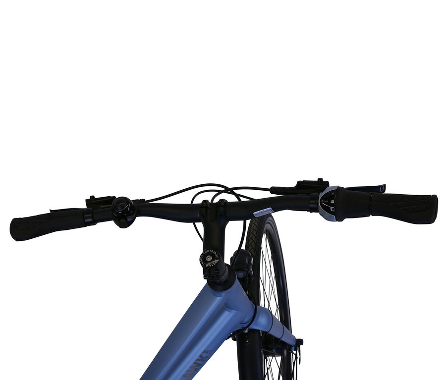 Detailaufnahme eines blauen HAWK Bikes Fahrrads "Trekking Lady Super Deluxe Plus" mit 28 Zoll Rädern und 48 cm Rahmen.