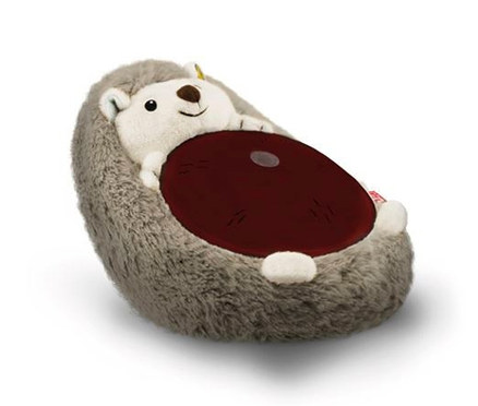 Der Zazu Projektor »Henry der Igel« liegt auf einem weißen Hintergrund.