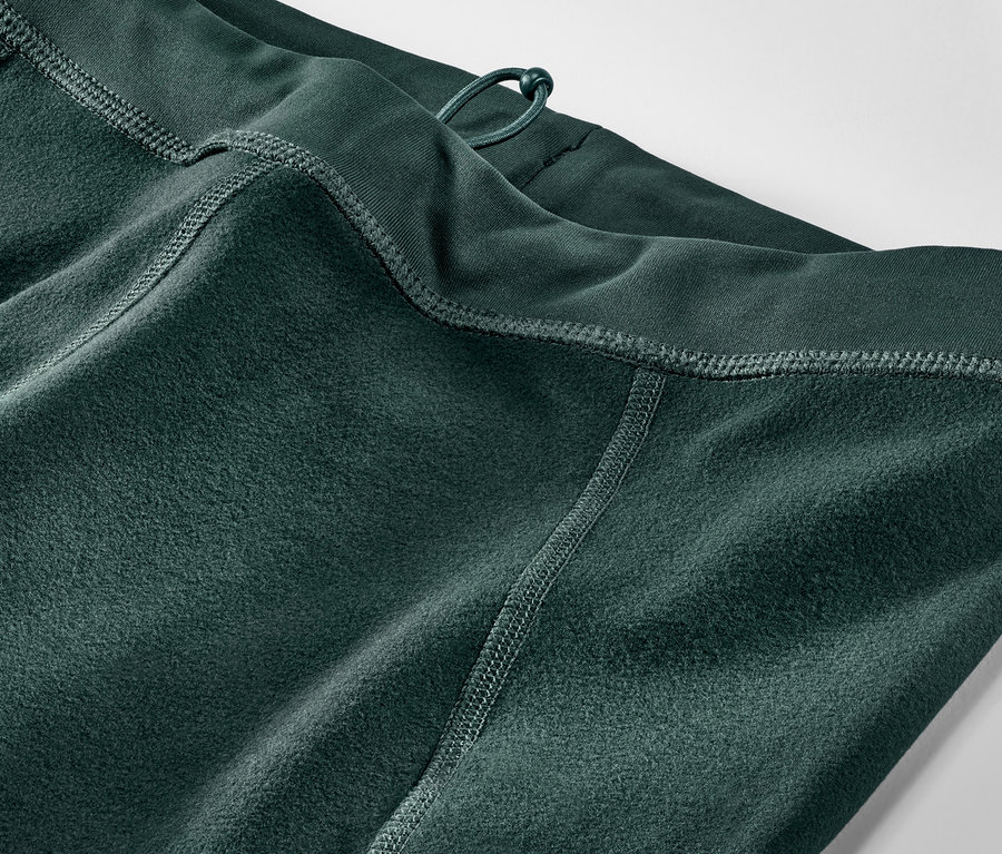 Detailaufnahme einer dunkelgrünen Thermo-Lauftight.