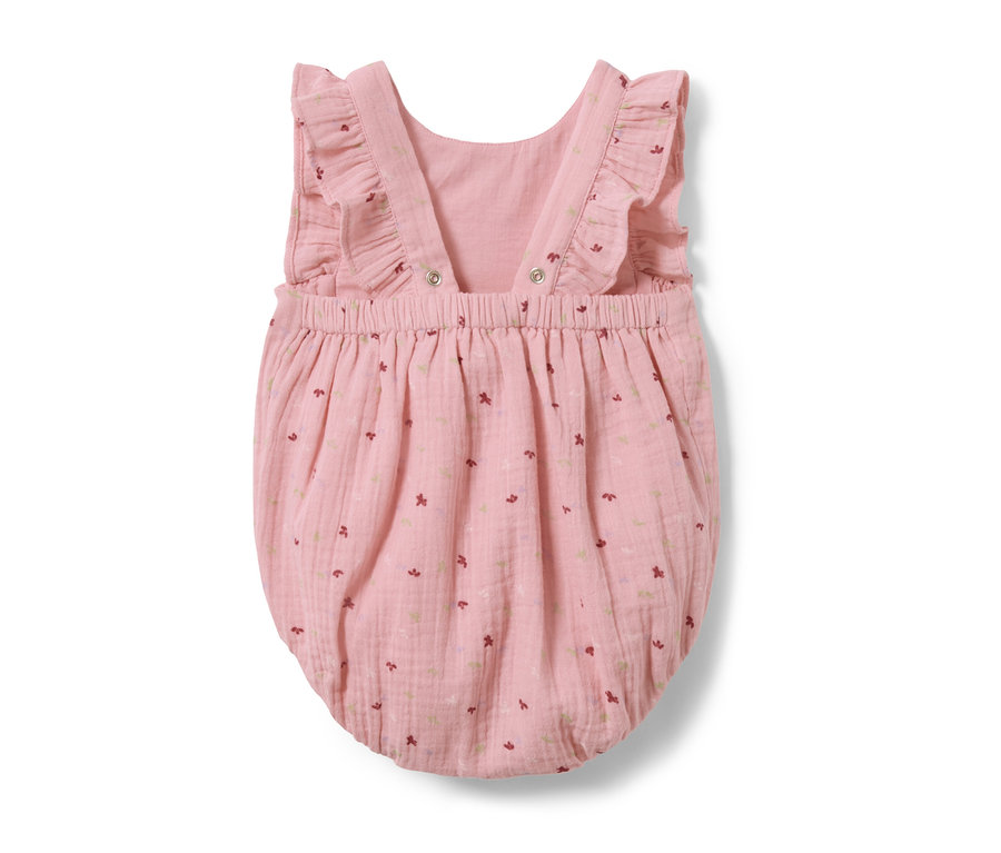 Rosa Baby-Strampler mit Blumenmuster.