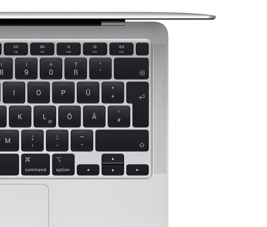 Detailaufnahme eines silberfarbenen Apple Macbook Air Retina 13" 2020 mit Tastatur.