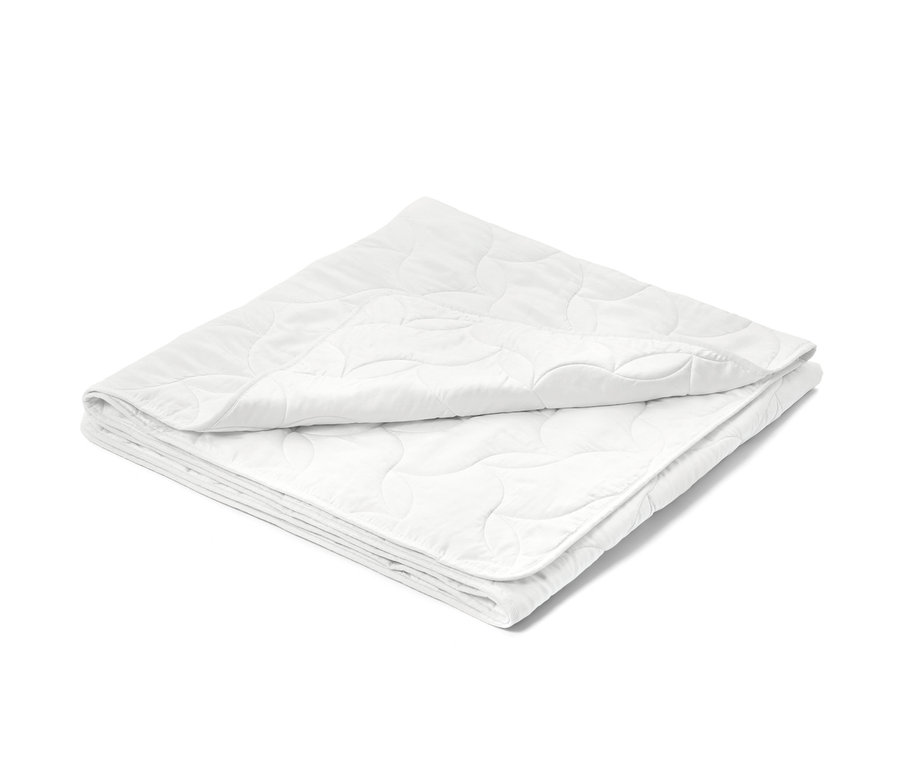 Gefaltetes TENCEL™-Kapok-Steppbett in Normalgröße mit geometrischem Muster.