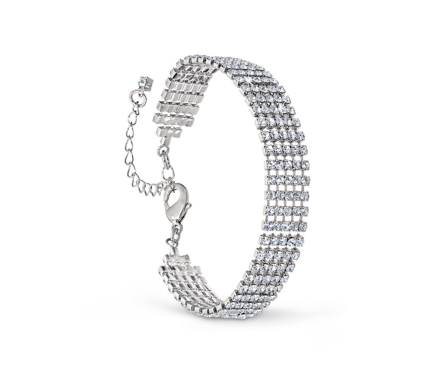 Silbernes Armband Glamour mit fünf Strass-Reihen auf weißem Hintergrund.