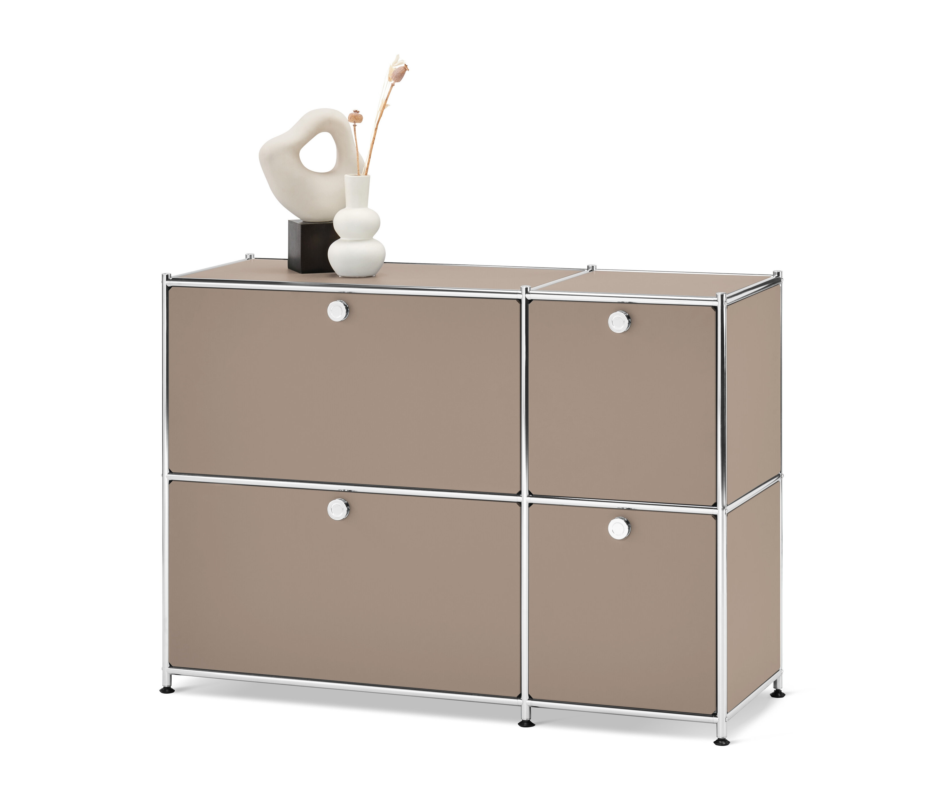 Metall Sideboard »CN3« mit 4 Klappenfächern. Auf der Oberseite Vase und Dekoration.