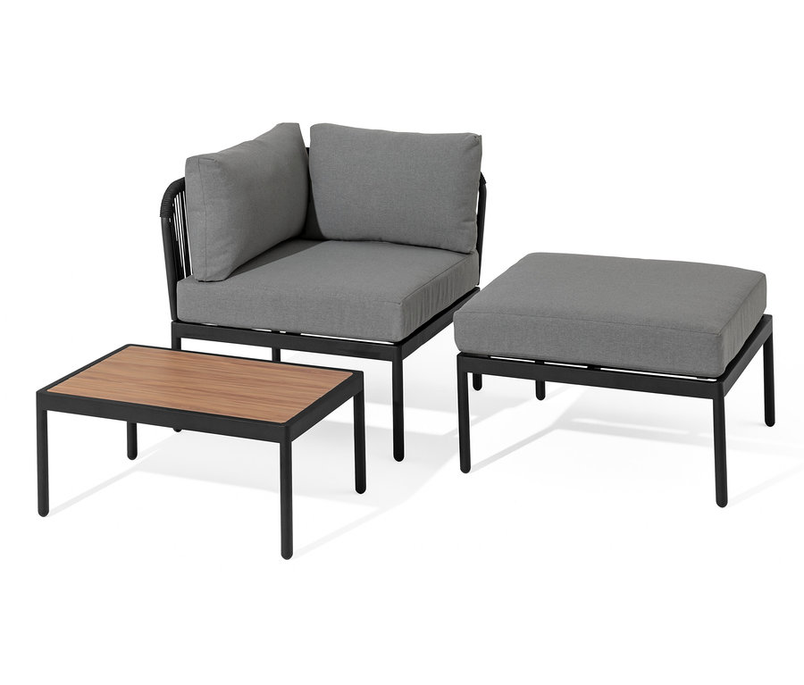 Modulare Lounge mit Textilgeflecht, grauen Kissen und einer Tischplatte aus Holz.