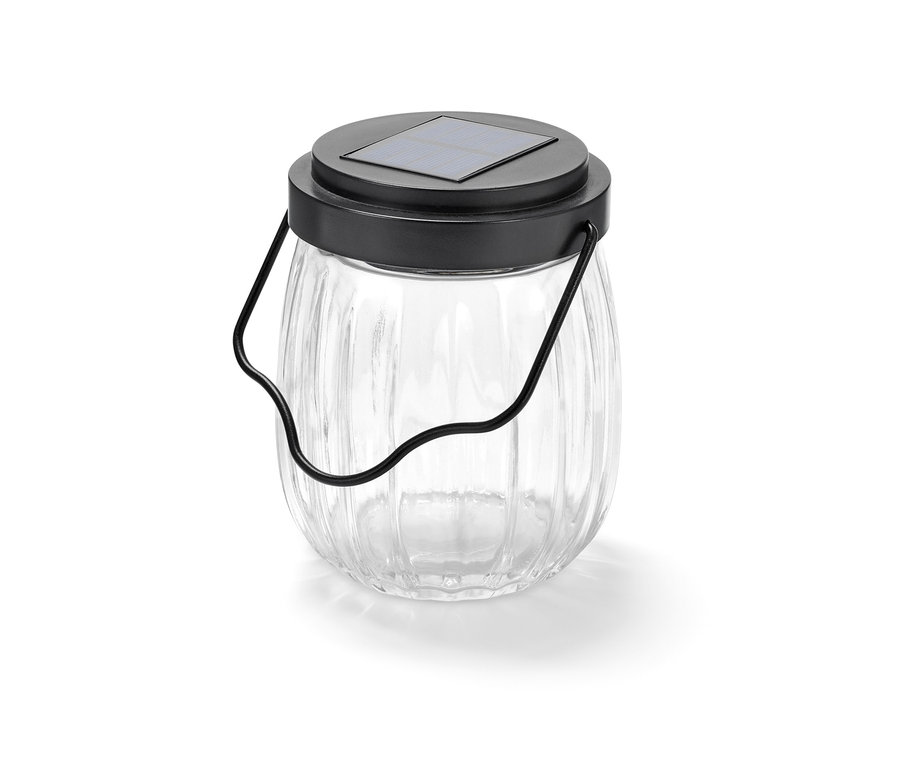 Eine Glas-Solarleuchte mit einem schwarzen Griff.