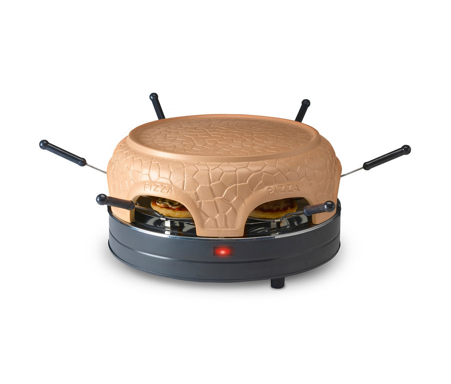 Nahaufnahme eines Pizzaofens mit zwei Pizzen im Inneren. Pizzaofen, 6 Personen.