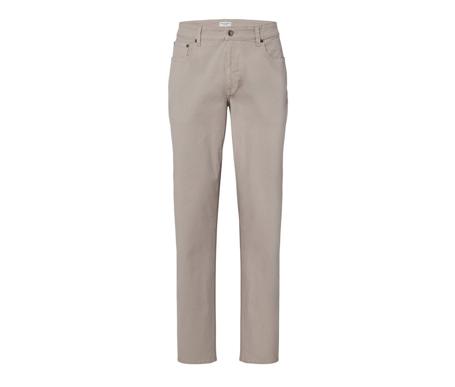 Eine beige 5-Pocket-Hose auf weißem Hintergrund.