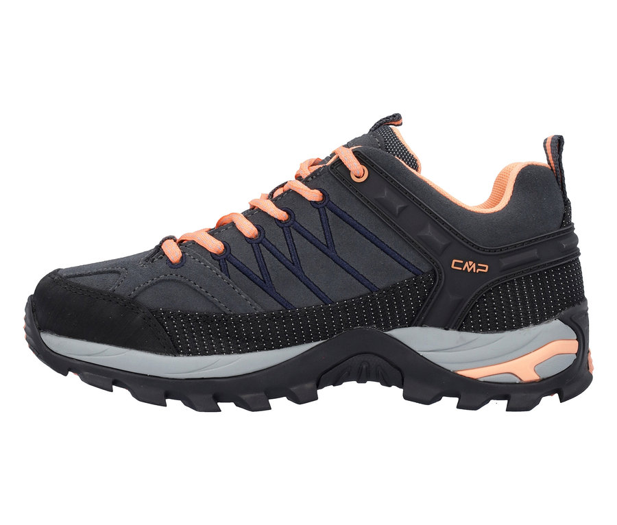 Grau-schwarzer Wanderschuh mit orangefarbenen Schnürsenkeln.