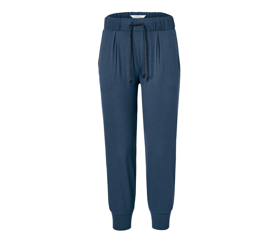 Eine 3/4-Jerseyhose mit einem dunklen Kordelzug in der Taille.