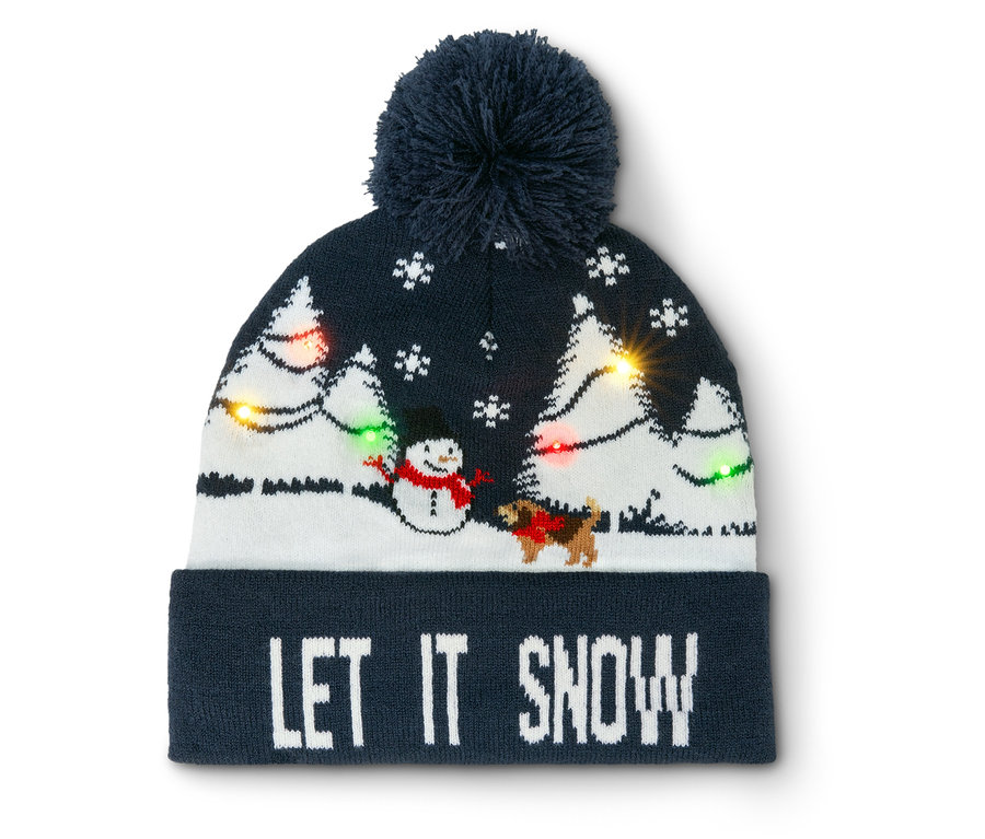 Mütze mit der Aufschrift LET IT SNOW, einem Schneemann, einem Hund und Weihnachtsbäumen mit Lichtern.